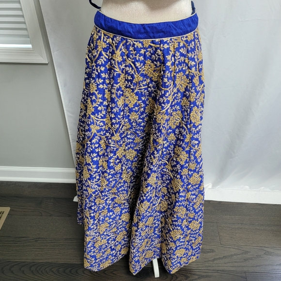Blue, white, and gold flower lehenga - Picture 9 of 11
